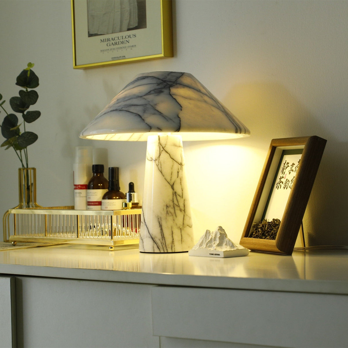Dashiell moderne marmorbordlampe