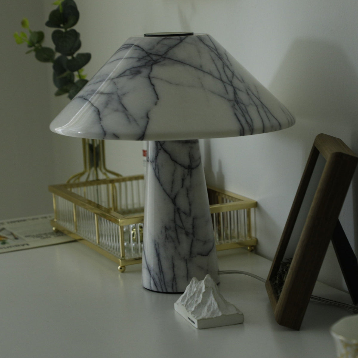 Dashiell moderne marmorbordlampe