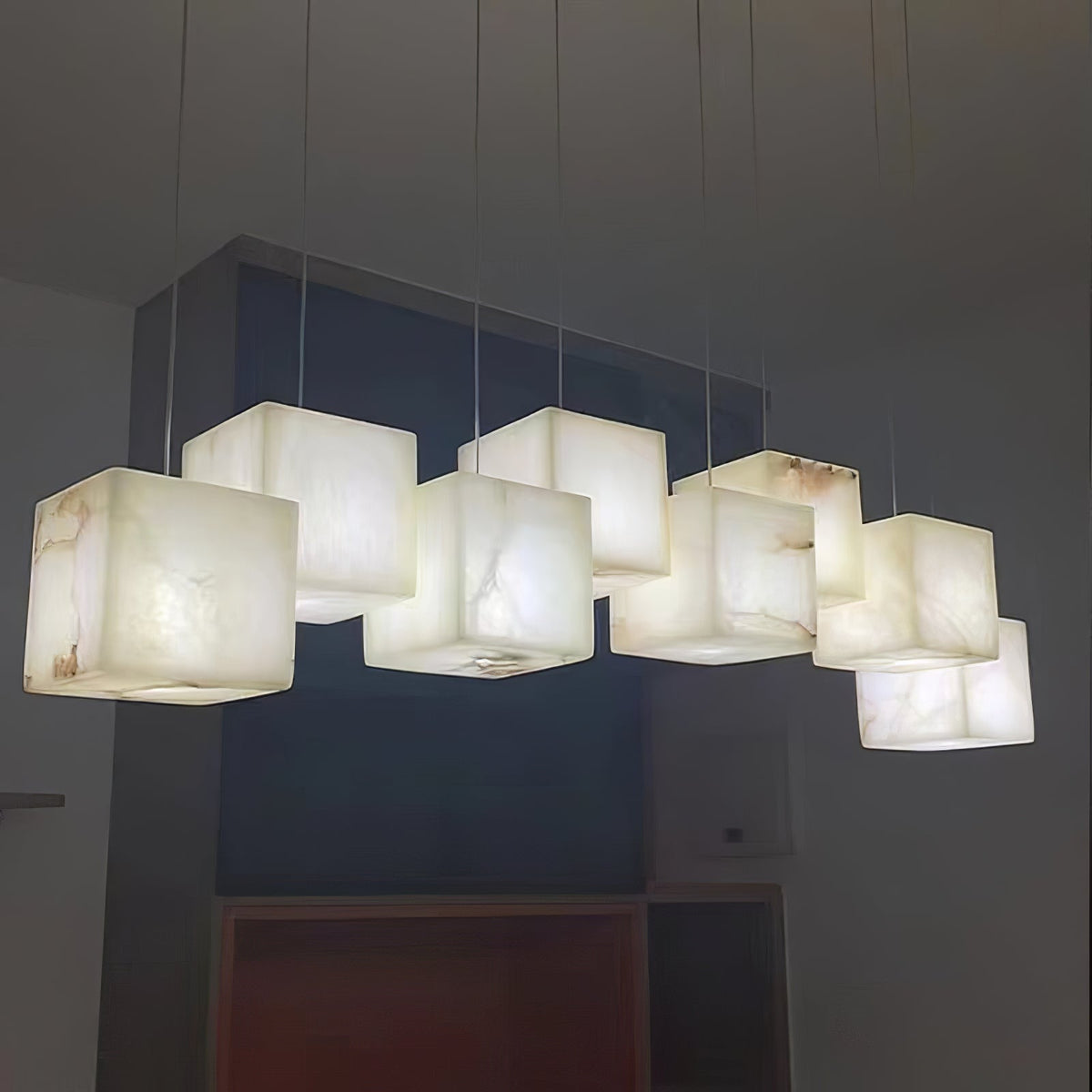 Alabasterikattokruunu, kuutiomainen laatikkomainen eleganssi