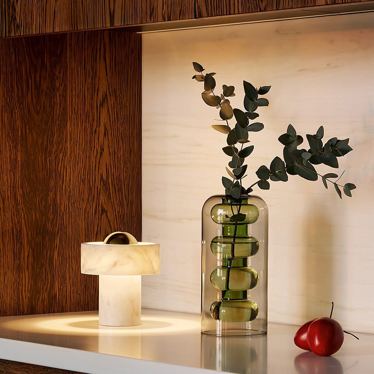 Petoaine Aura-bordlampe i marmor