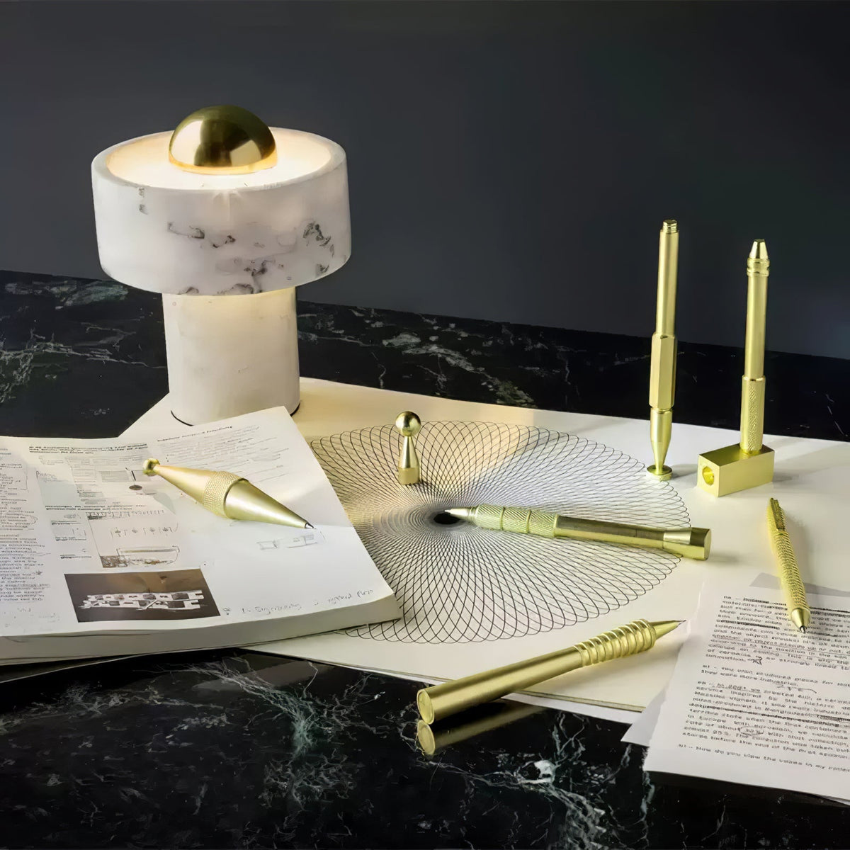 Petoaine Aura-bordlampe i marmor