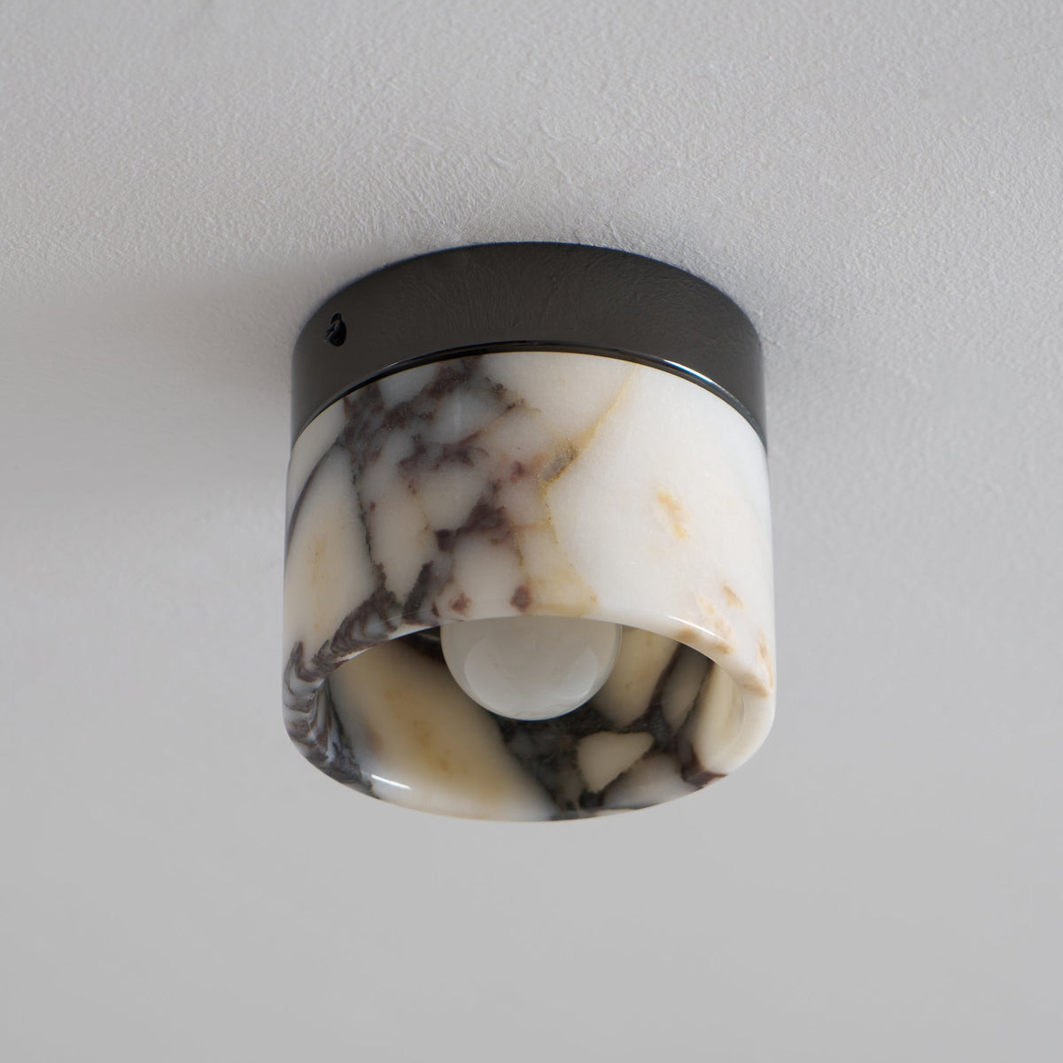 Selielle rund loftslampe i marmor