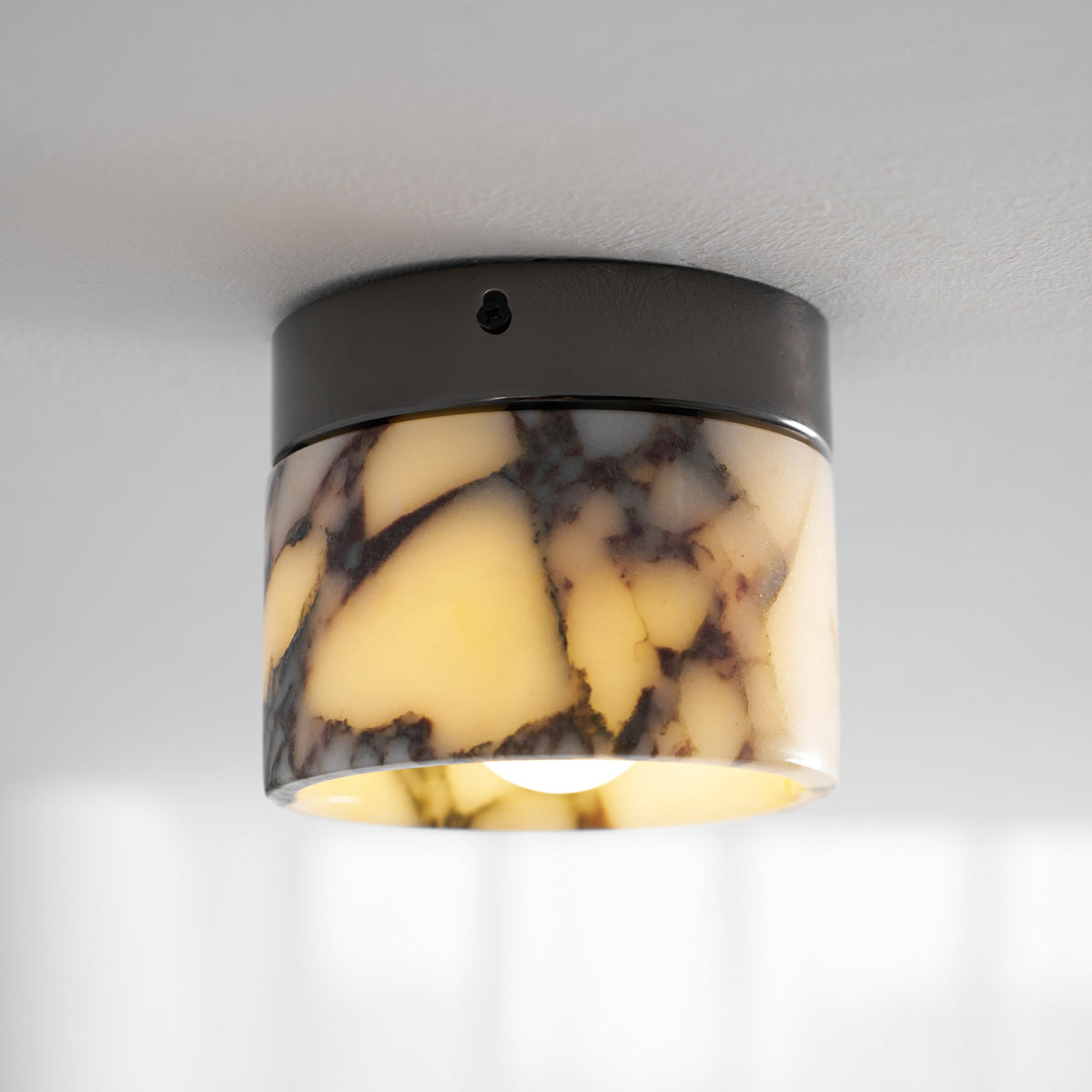 Selielle rund loftslampe i marmor