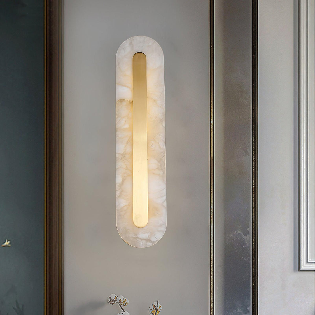 Selvia minimalistisk vägglampa i alabaster