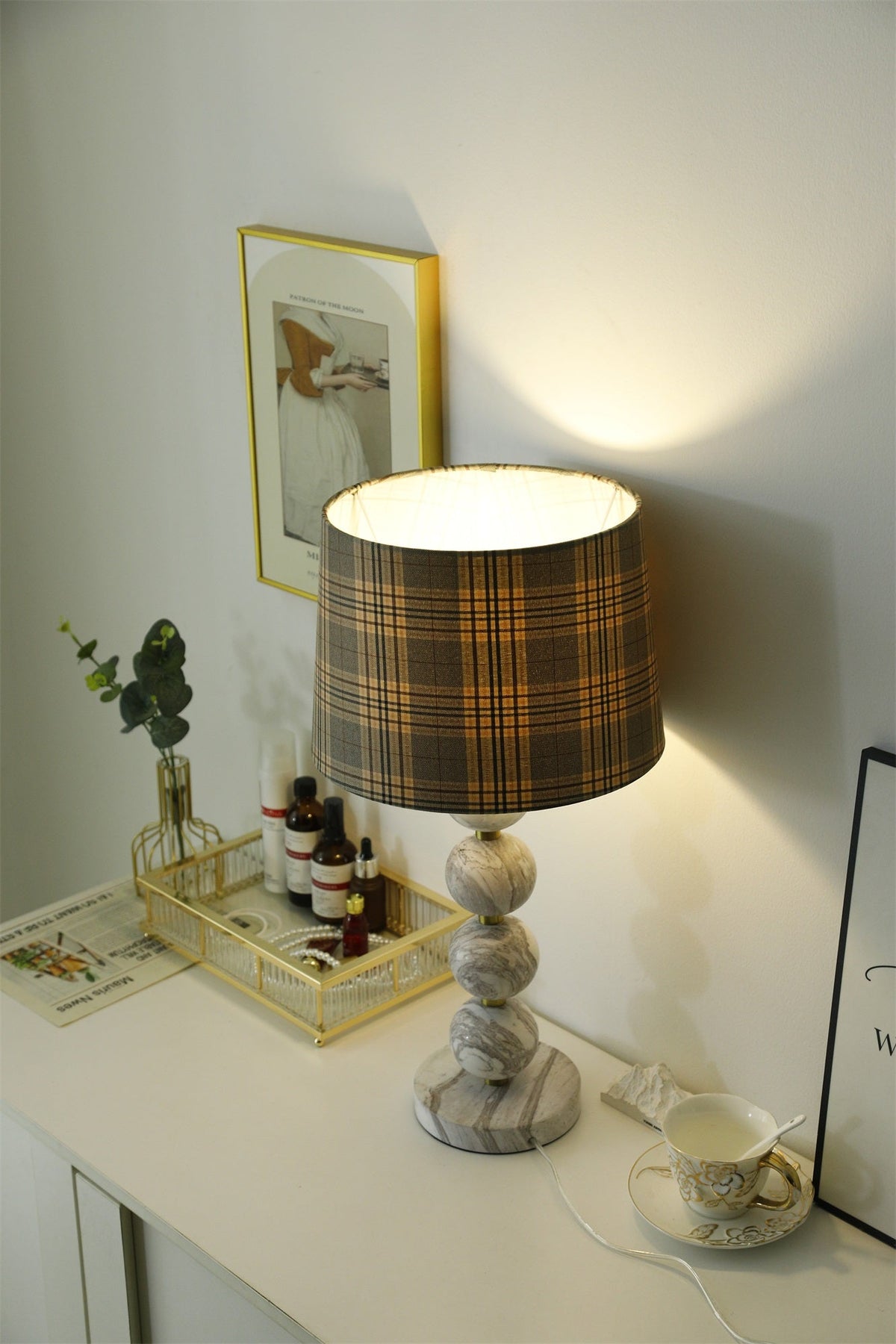 Rowan modern bordslampa i marmor