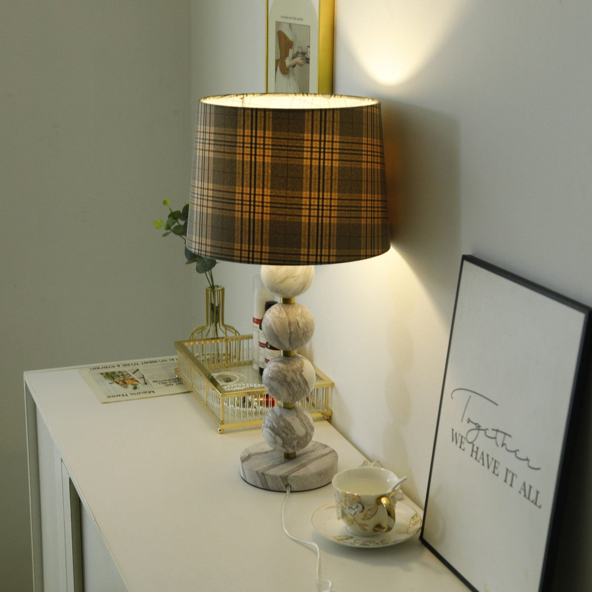 Rowan modern bordslampa i marmor