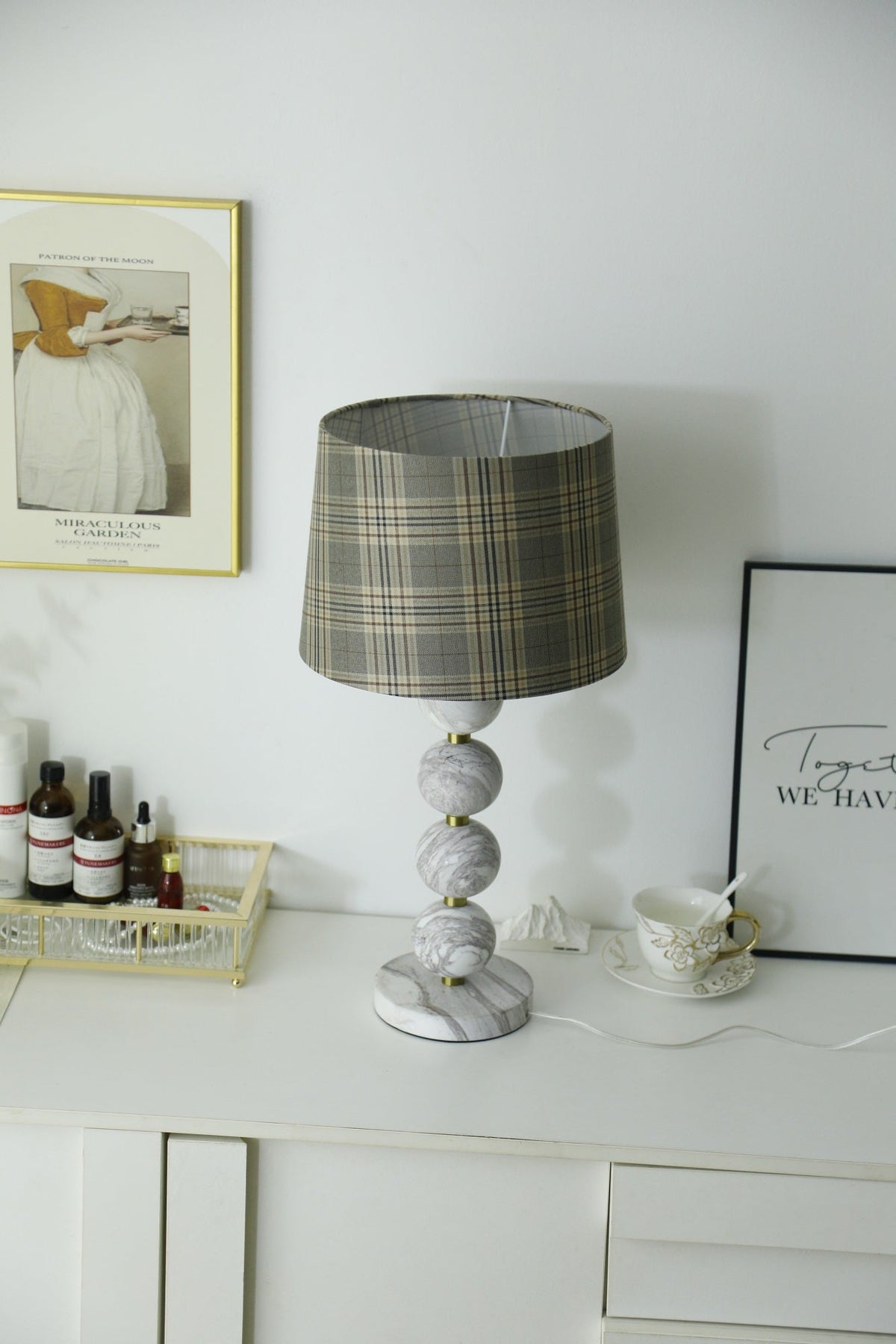 Rowan modern bordslampa i marmor