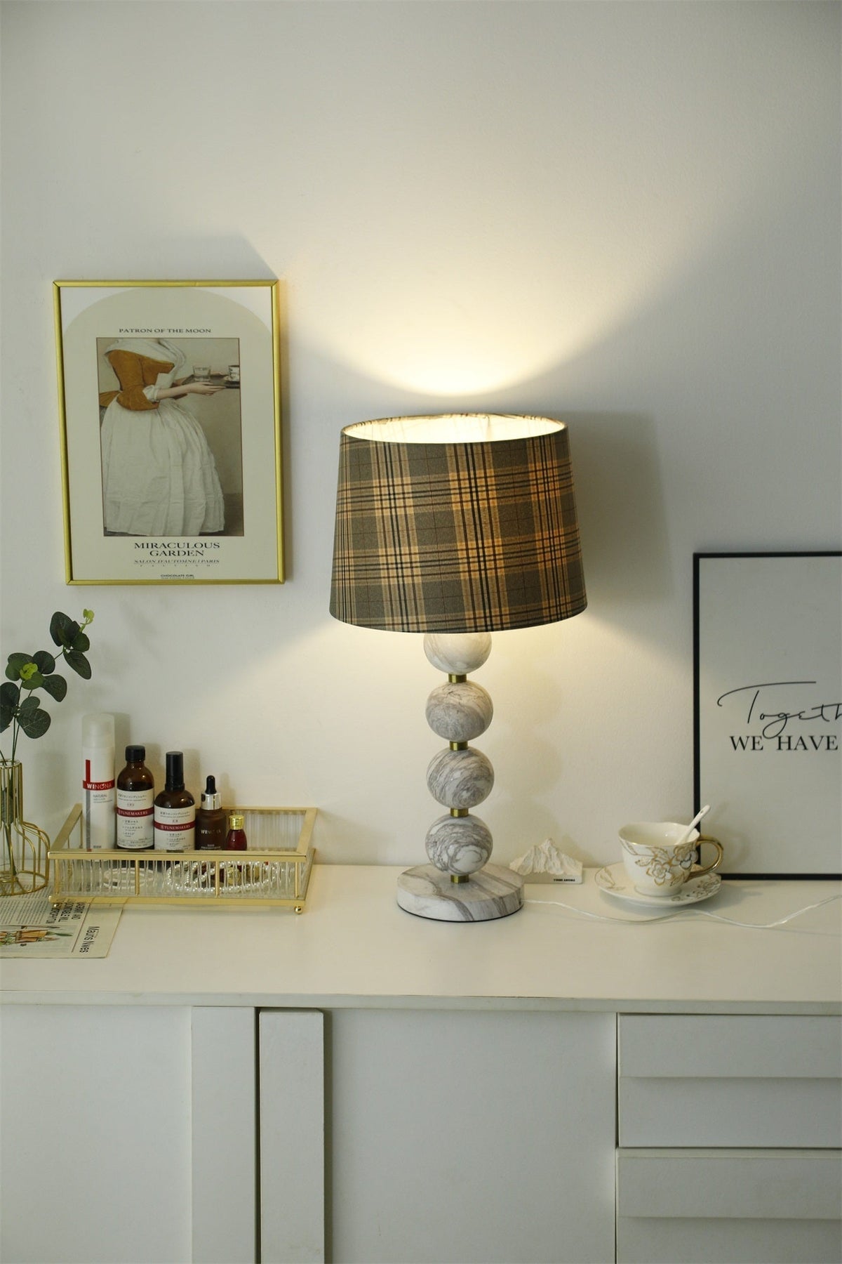 Rowan modern bordslampa i marmor