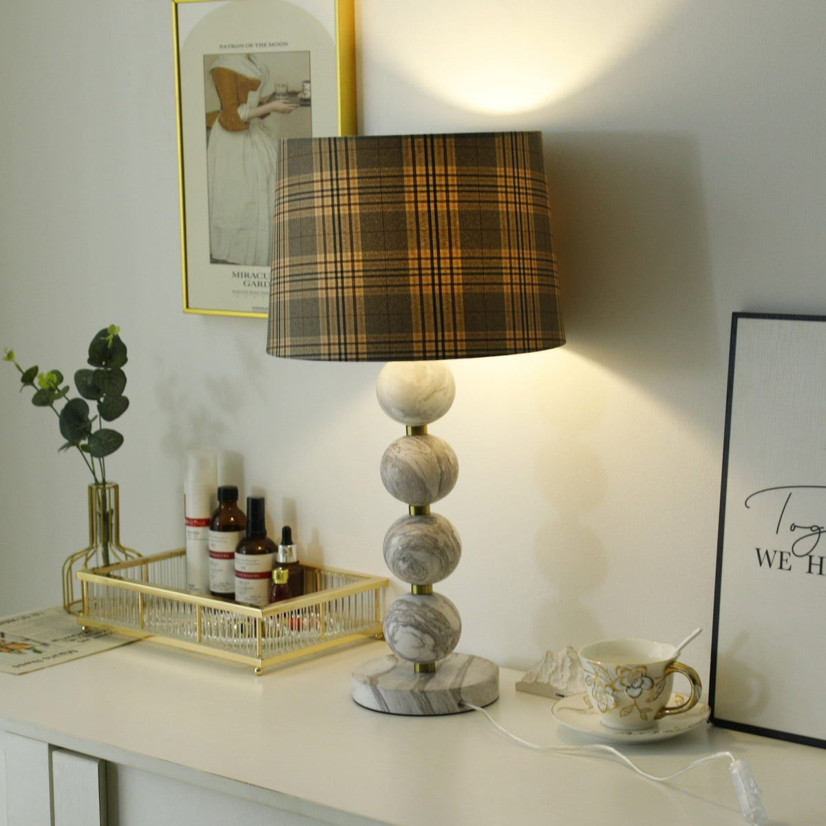 Rowan modern bordslampa i marmor
