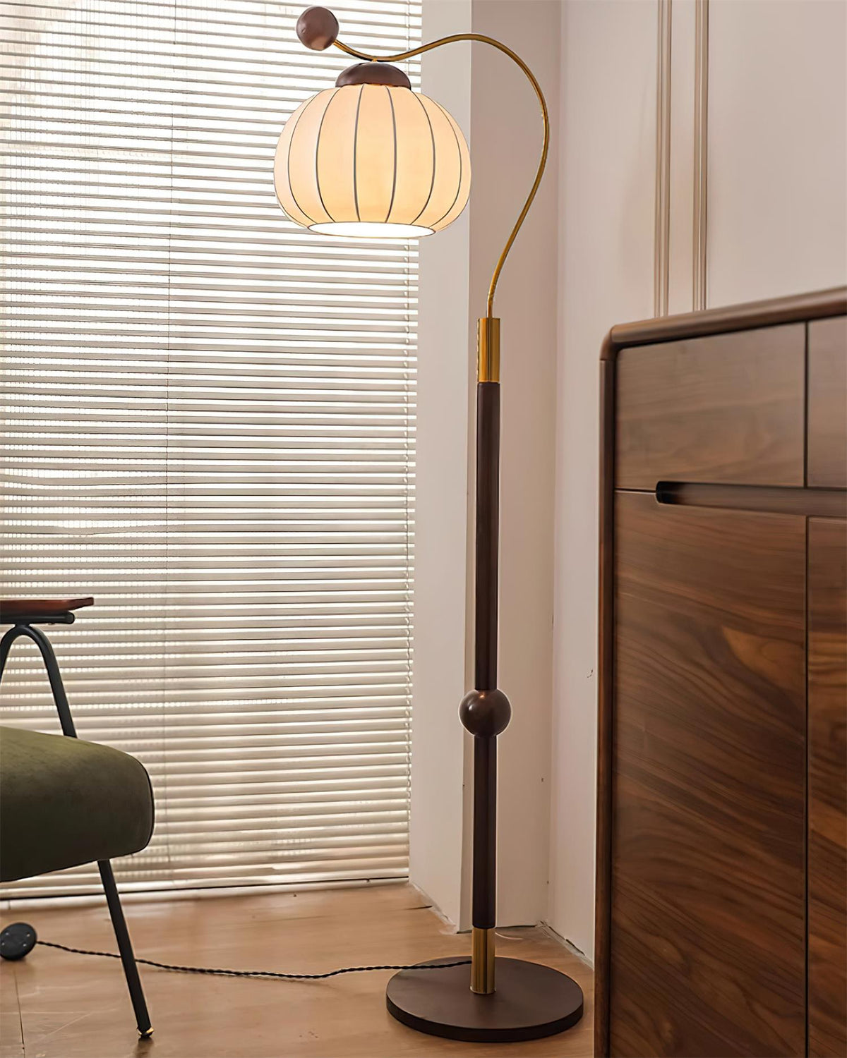 Lumanella Floor Lamp