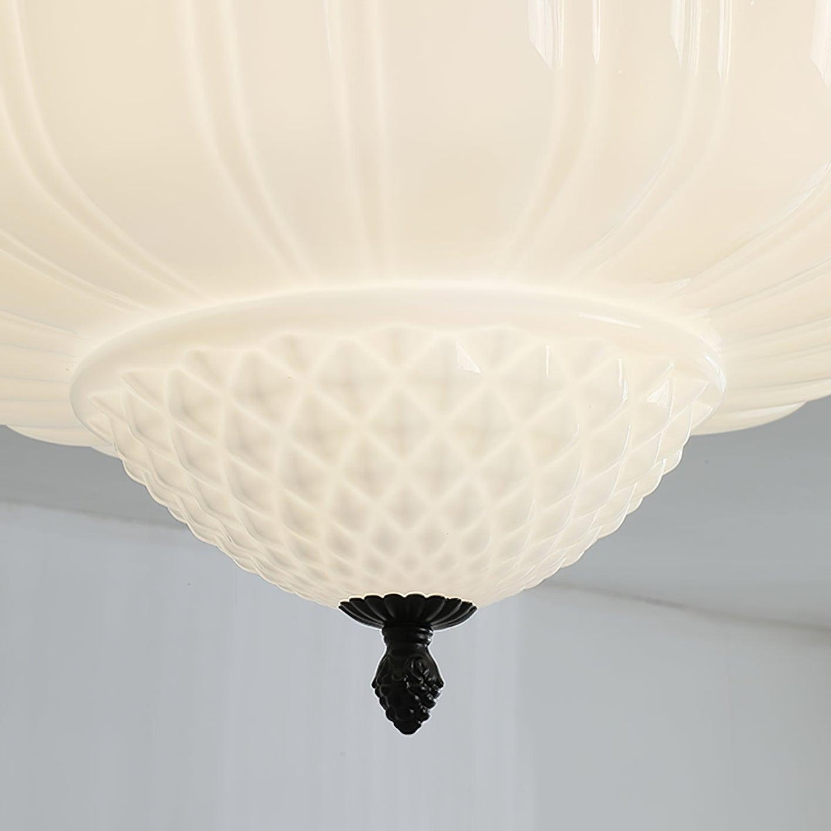 Candeeiro de teto Aveny com cúpula canelada em vidro opalino, vintage