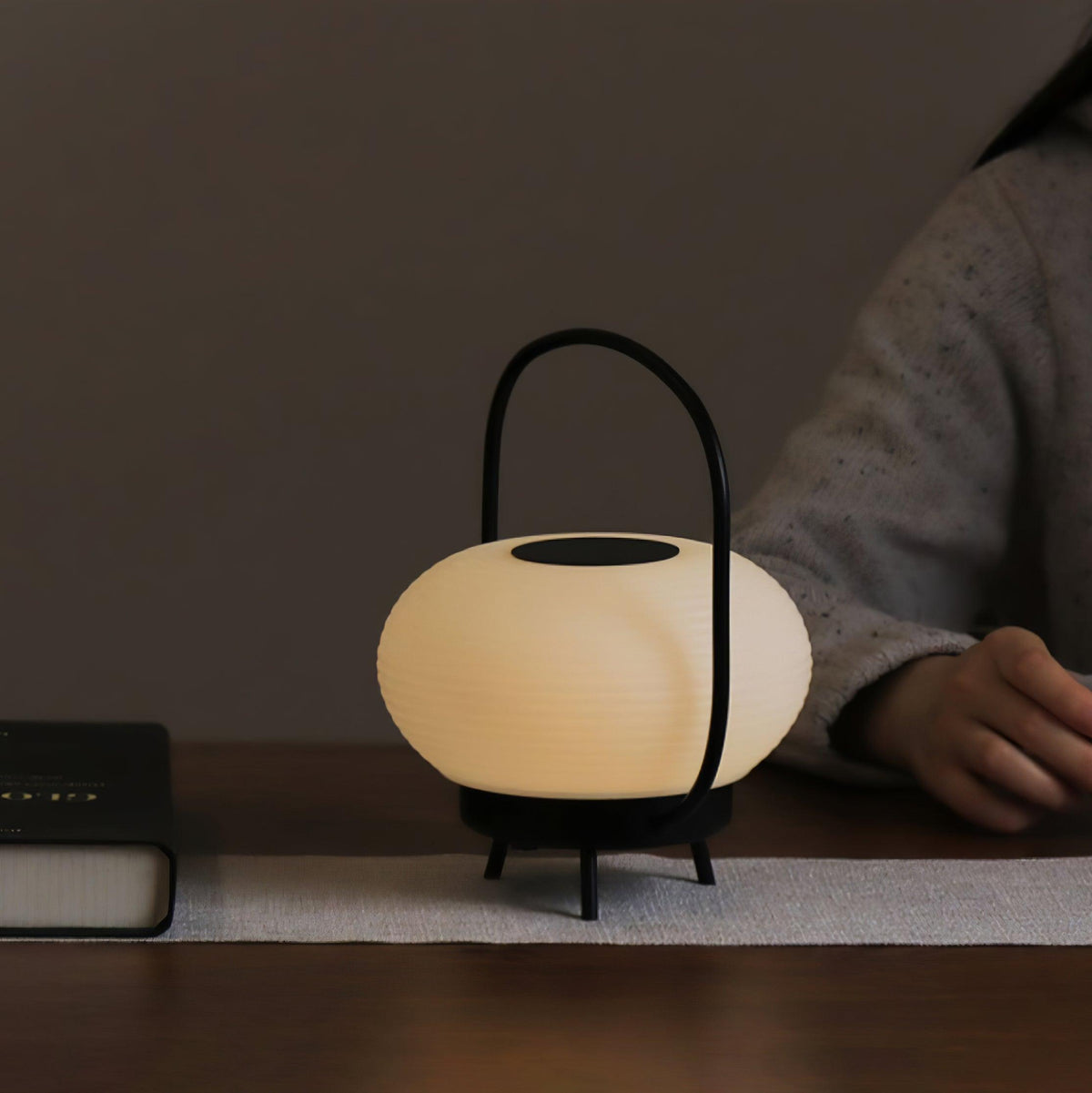 Saelan minimalistisk bordlampe