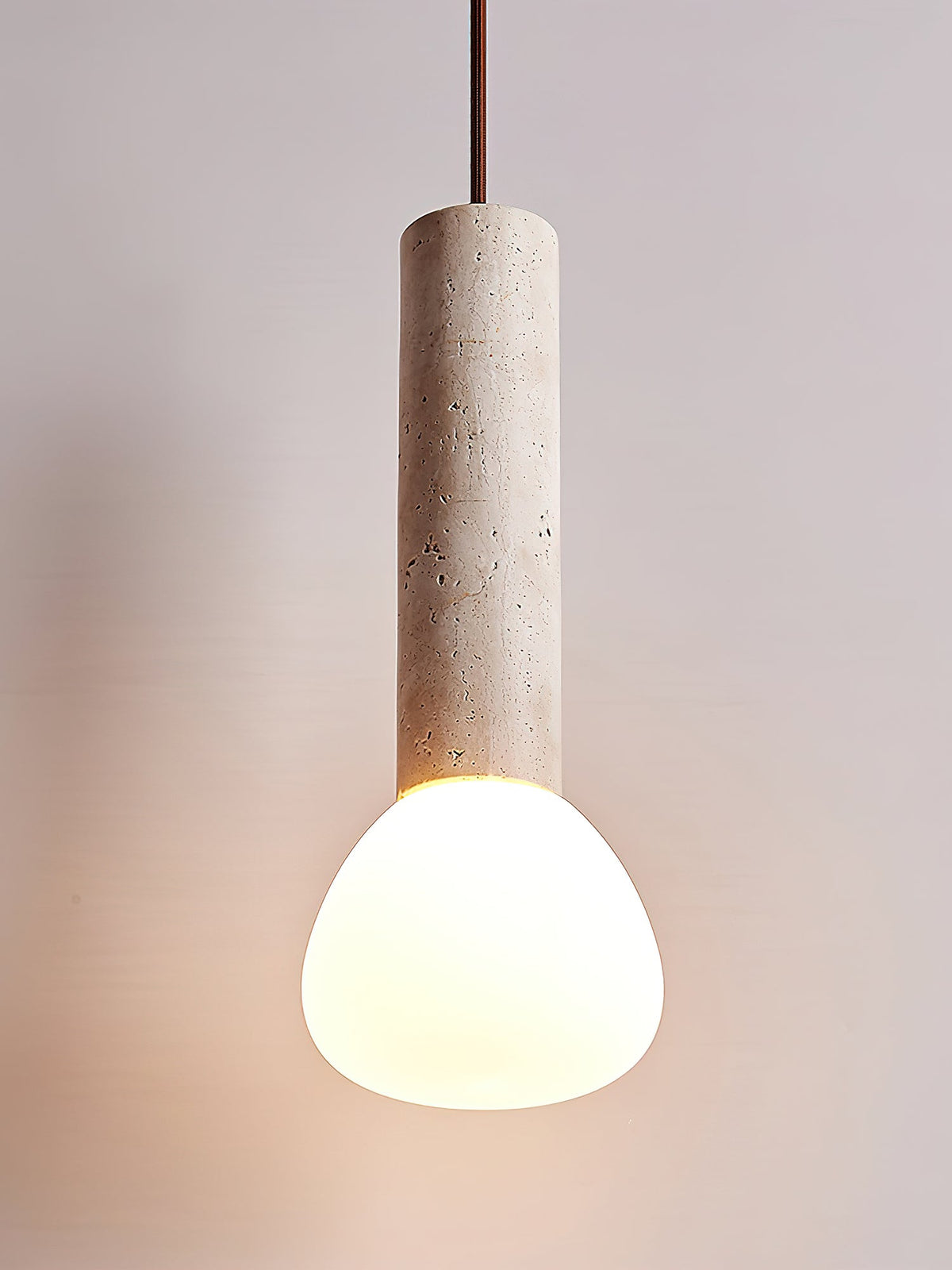 Beia minimalistisk pendellampa i travertin