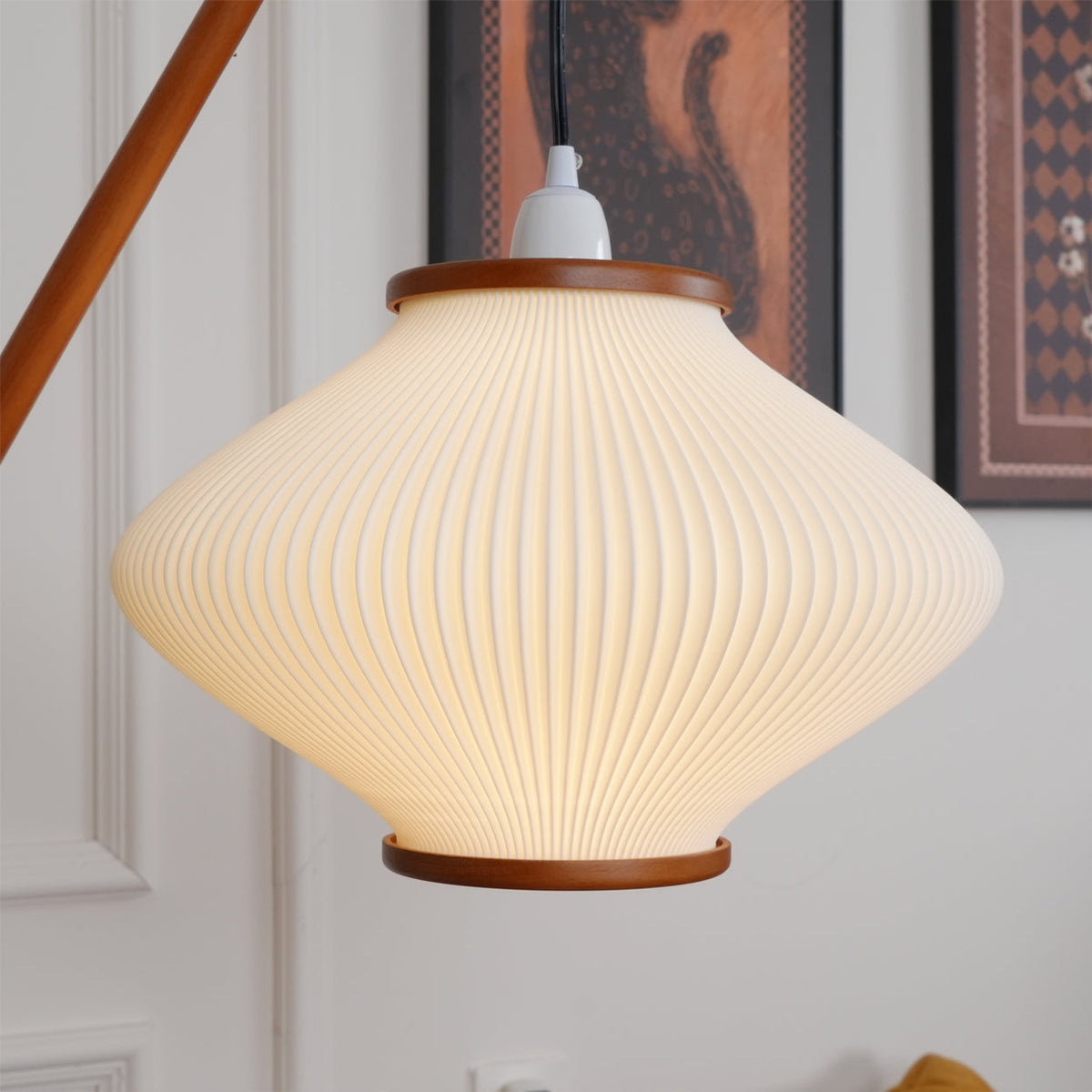 Candeeiro de pé em madeira e vidro de estilo Mid-Century Ervenil