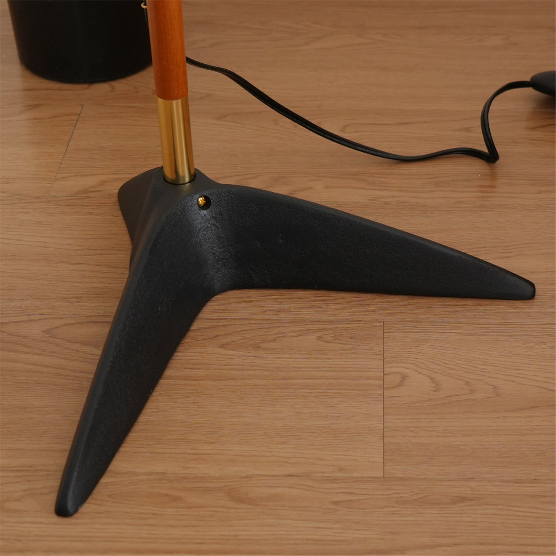 Candeeiro de pé em madeira e vidro de estilo Mid-Century Ervenil