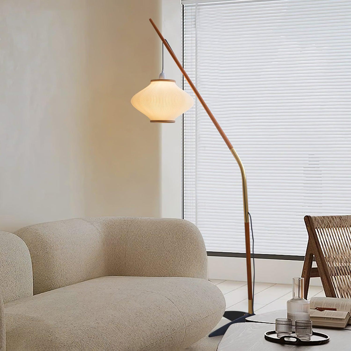 Candeeiro de pé em madeira e vidro de estilo Mid-Century Ervenil