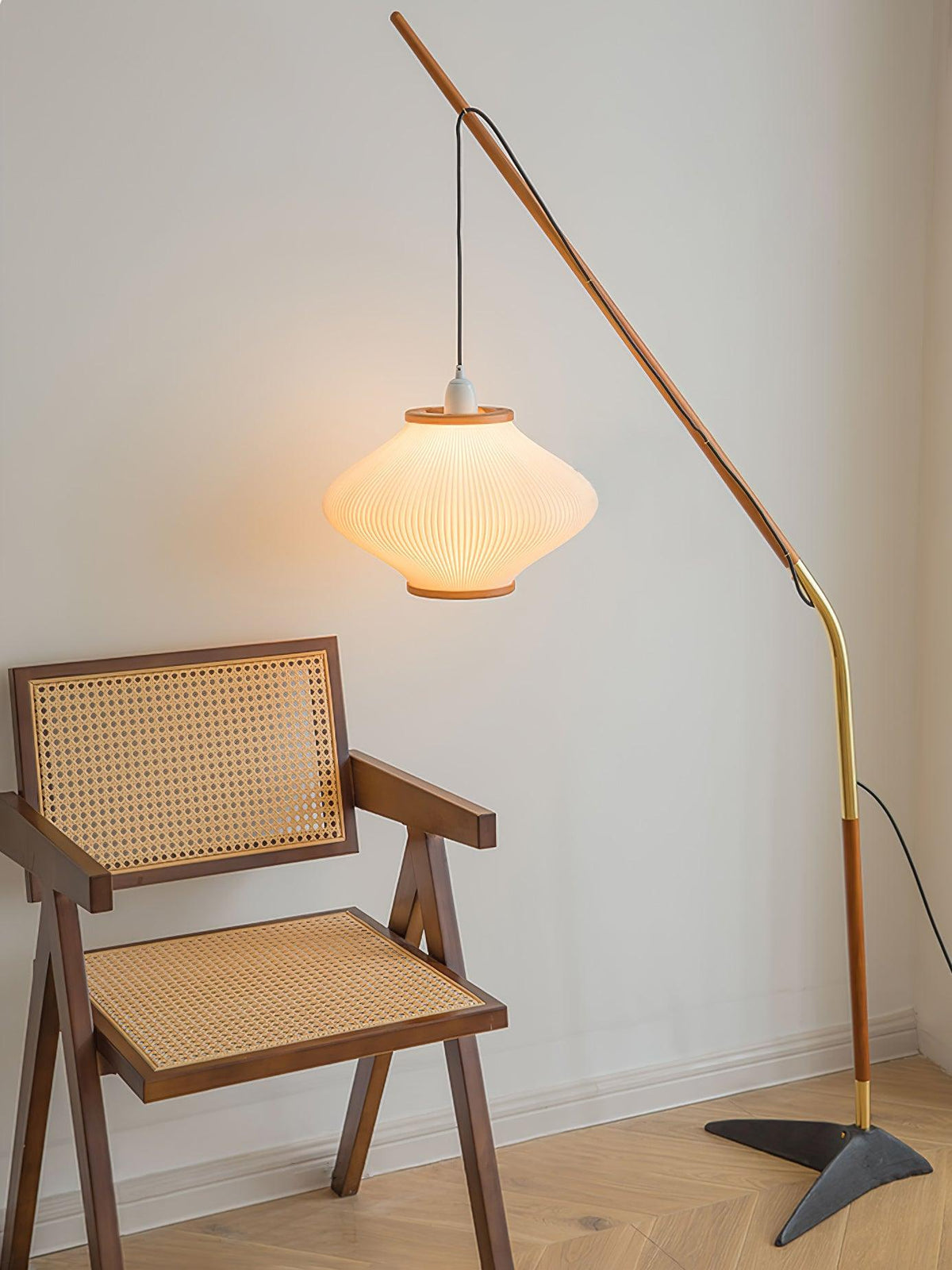 Candeeiro de pé em madeira e vidro de estilo Mid-Century Ervenil