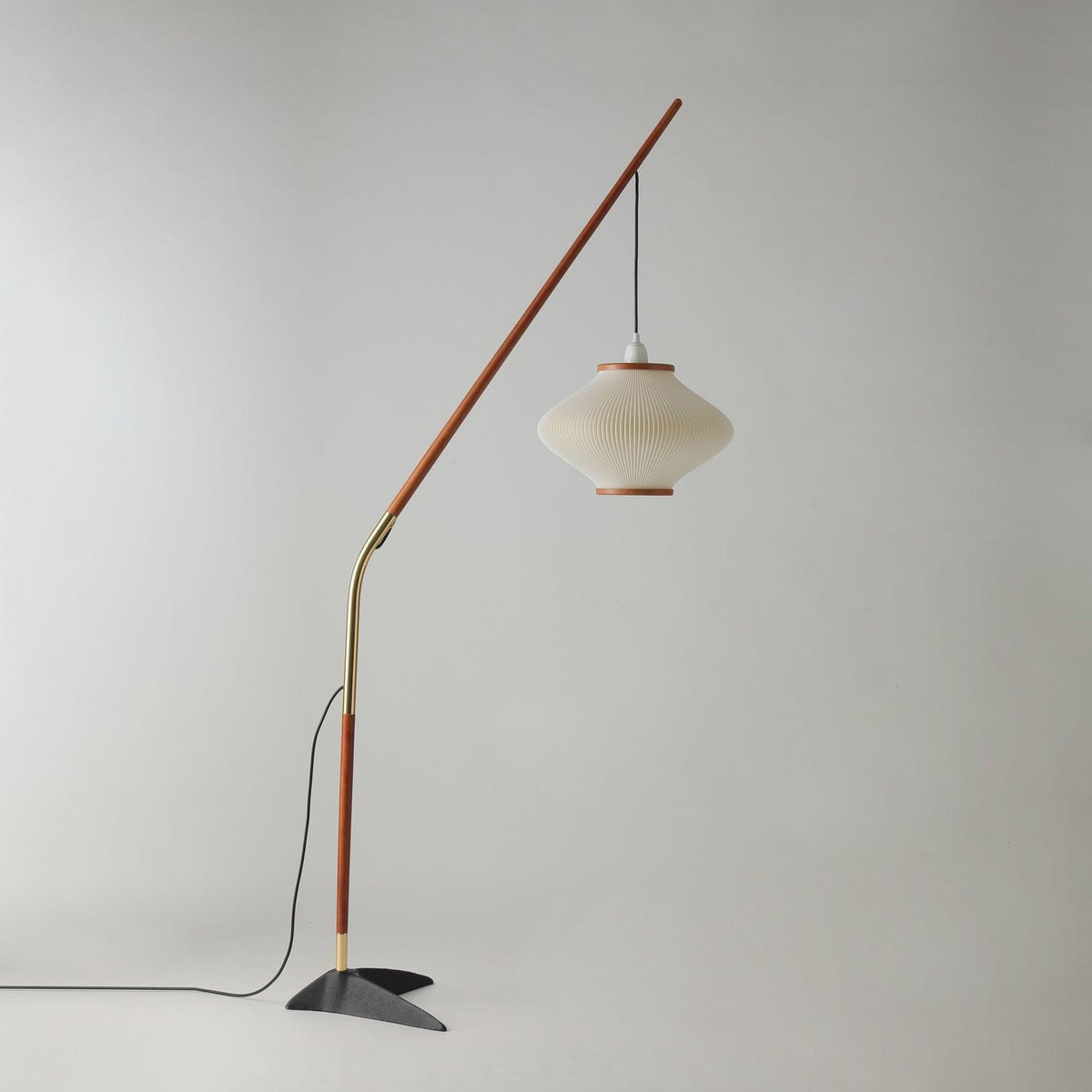Candeeiro de pé em madeira e vidro de estilo Mid-Century Ervenil
