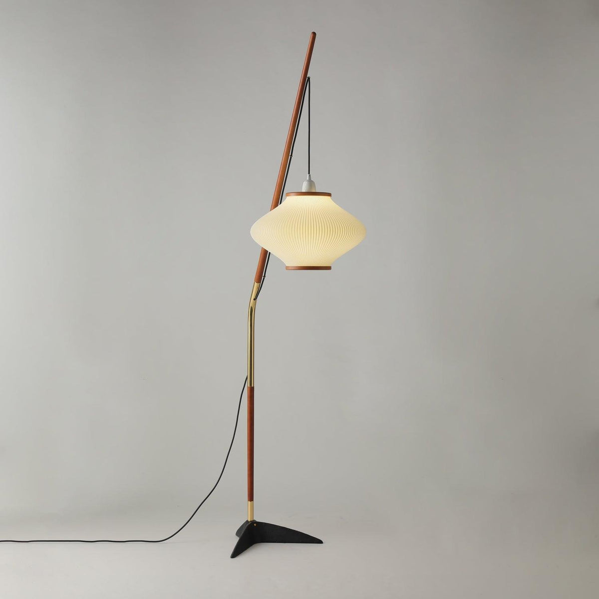 Candeeiro de pé em madeira e vidro de estilo Mid-Century Ervenil