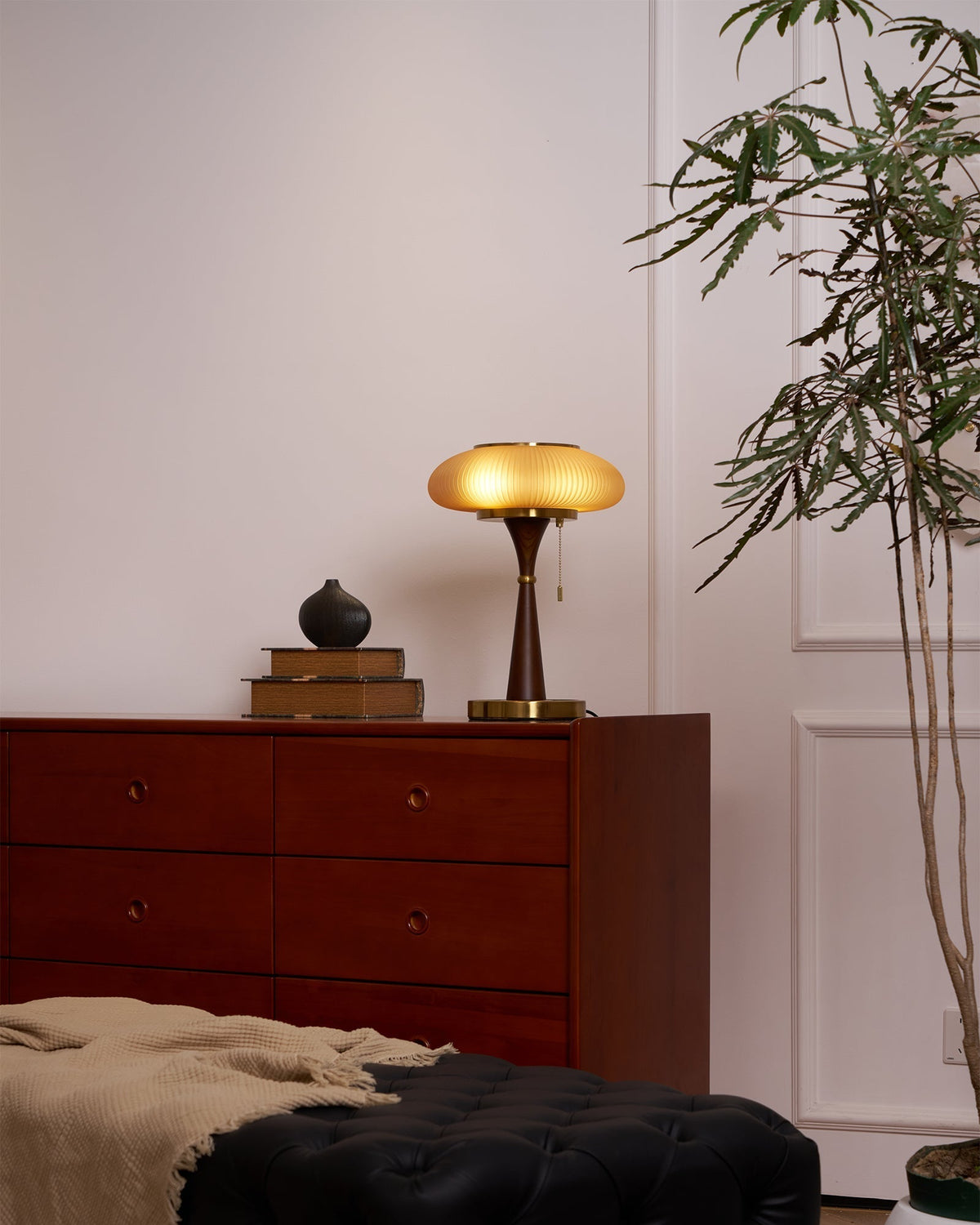 Vevelo vintagebordlampe i træ