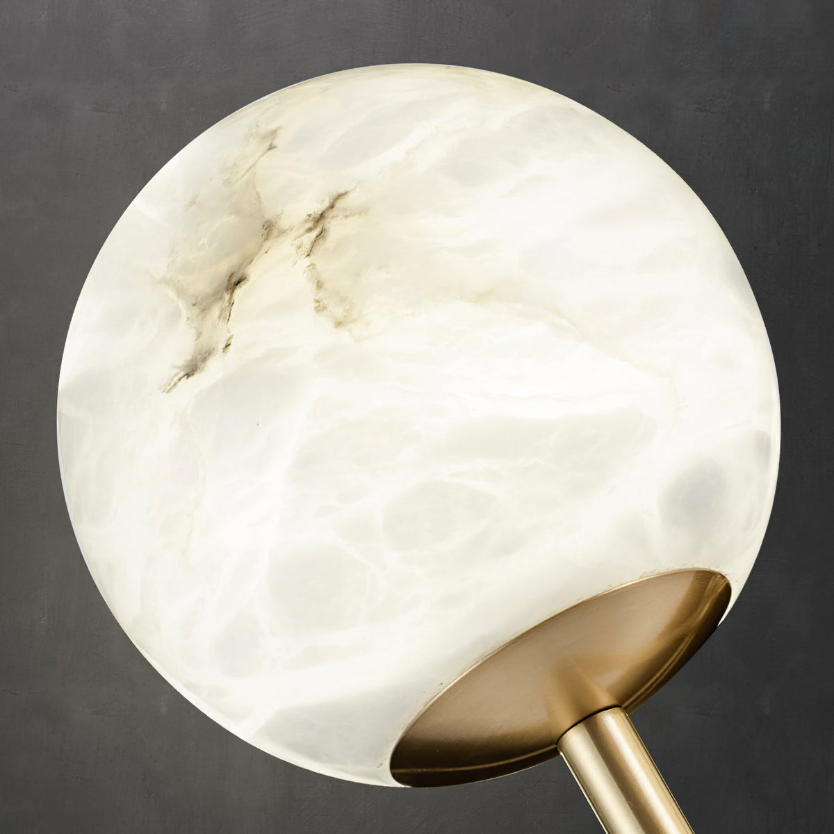Candelabro Erich, elegância de globo de alabastro