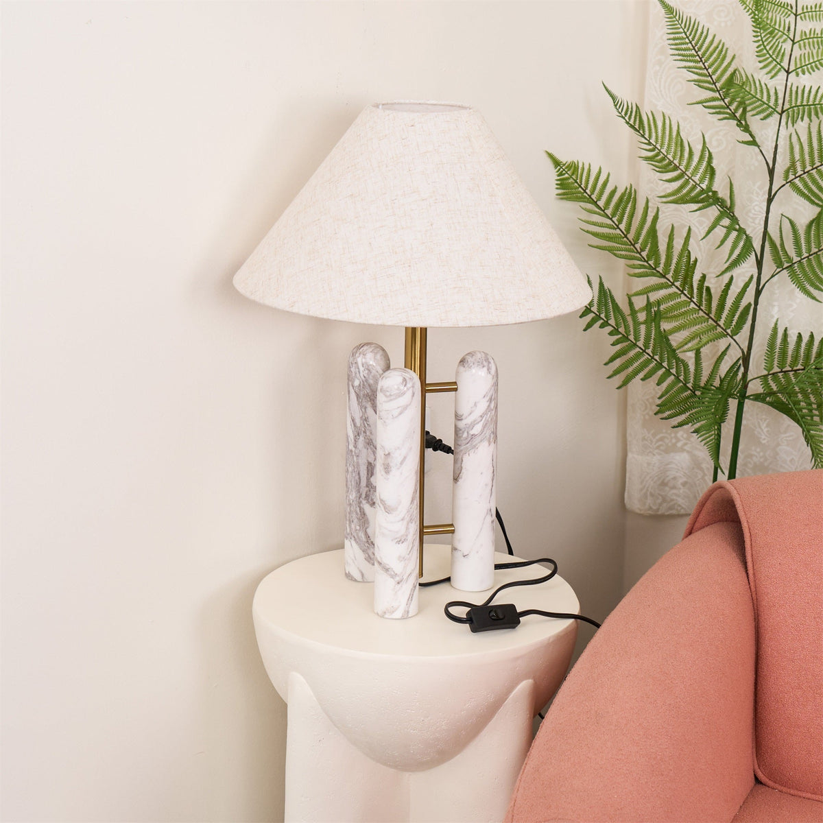 Trio moderne marmorbordlampe
