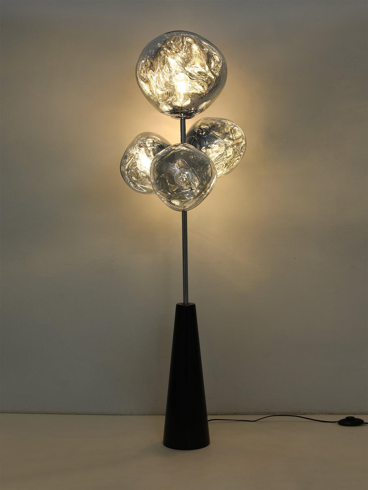 Viri modern golvlampa i marmor