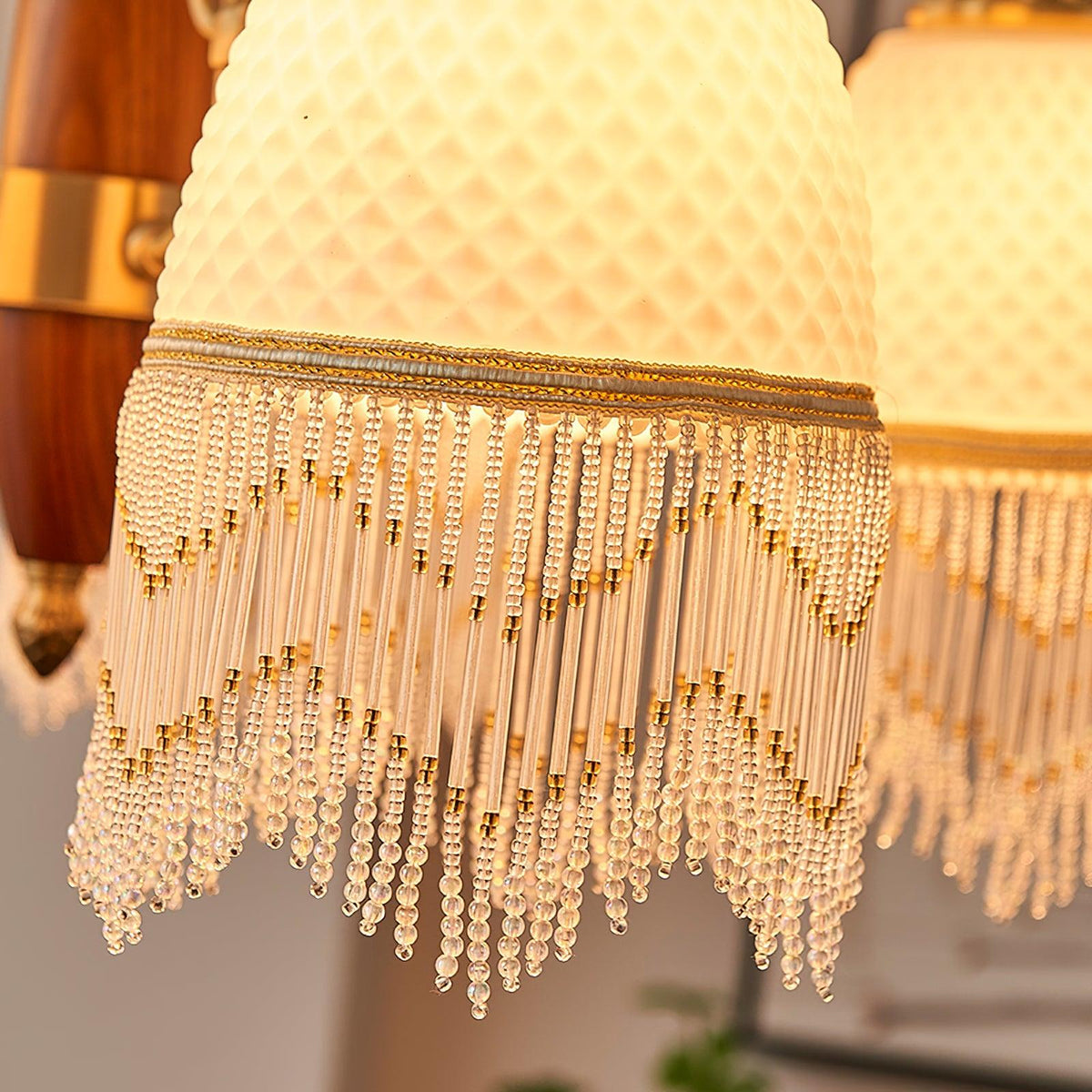 Yaves vintagekrona med tofs och glas