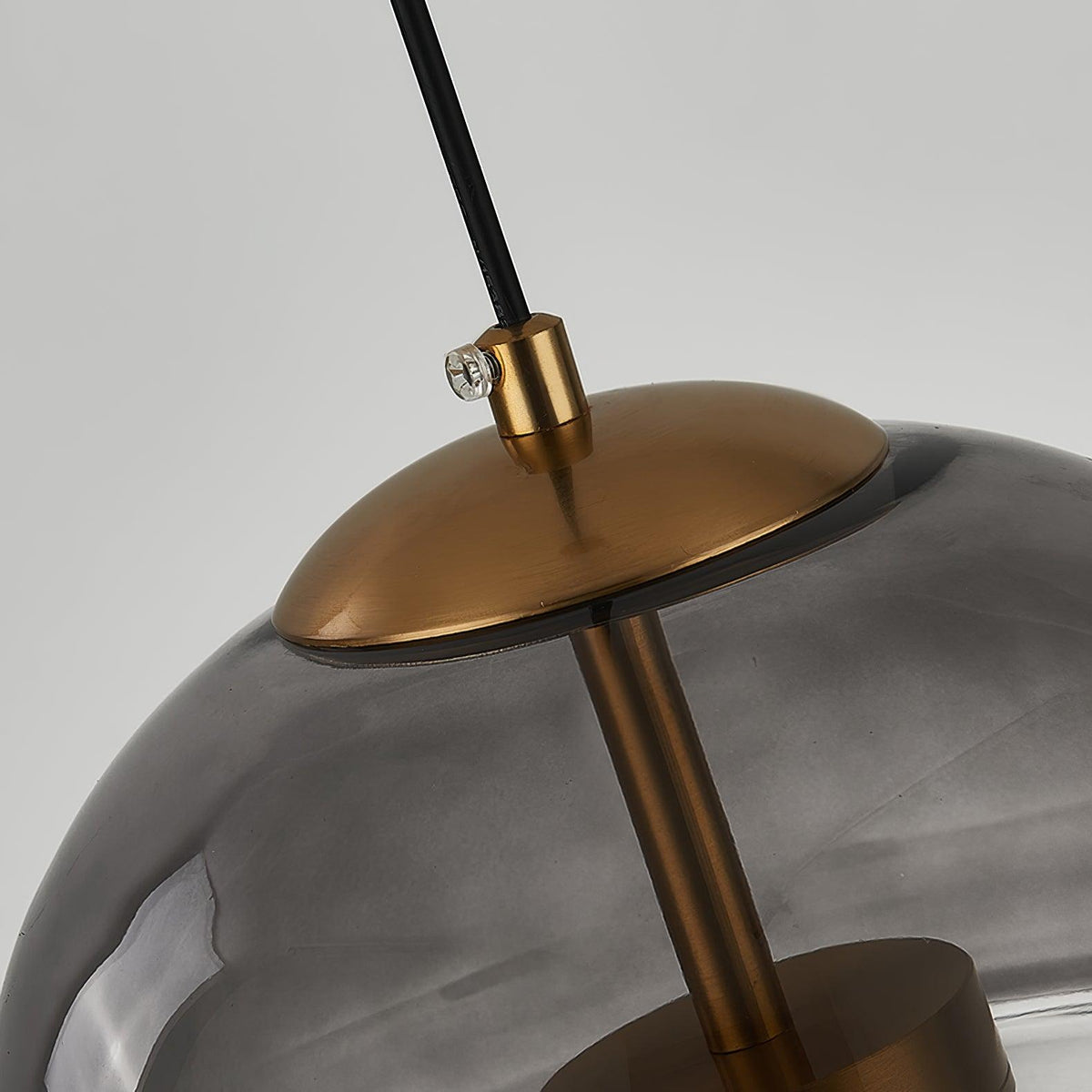 Ældet moderne minimalistisk kuppelformet pendellampe i glas