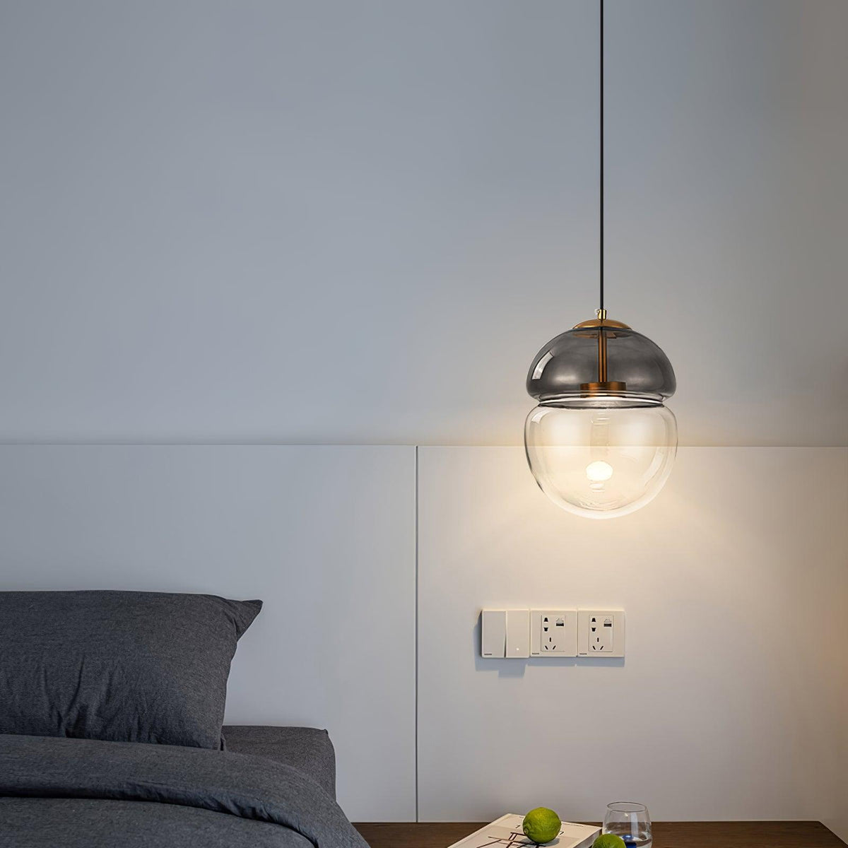 Ældet moderne minimalistisk kuppelformet pendellampe i glas