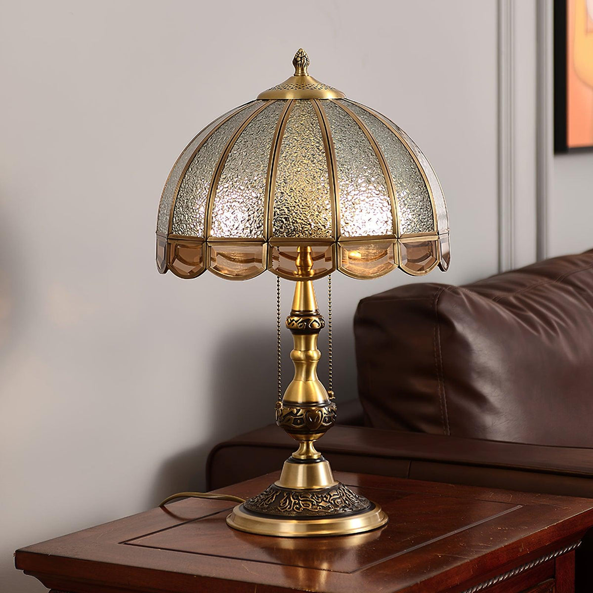 Brillix glamorös bordslampa i mässing och glas