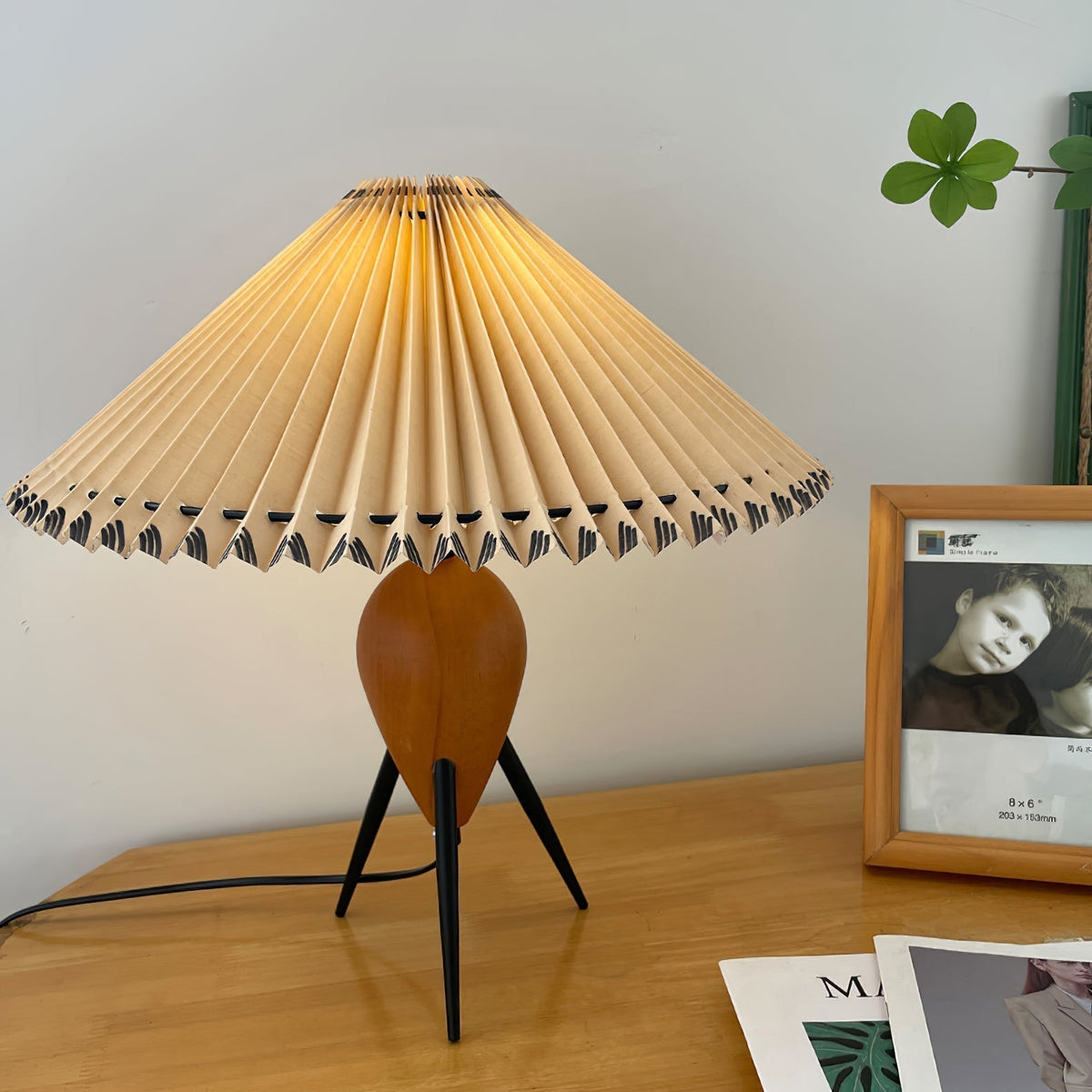 Candeeiro de mesa retro Elyse em madeira e tecido