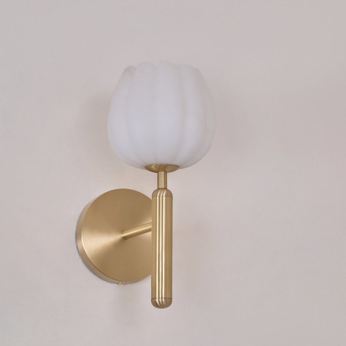 Nivarina-kukkakuvioinen alabasteri-messinkiseinävalaisin