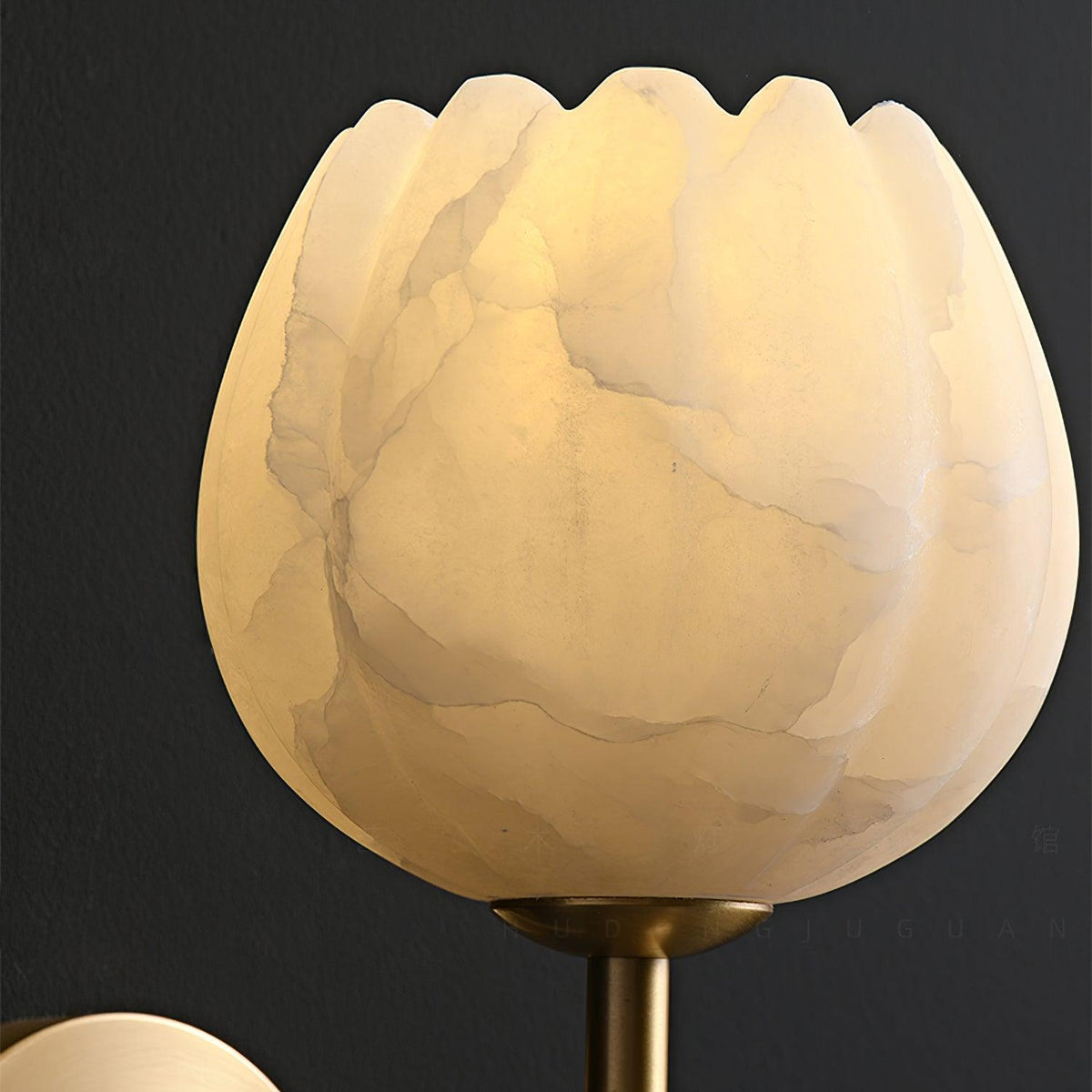 Ysoline Alabaster -seinävalaisin pistokkeella