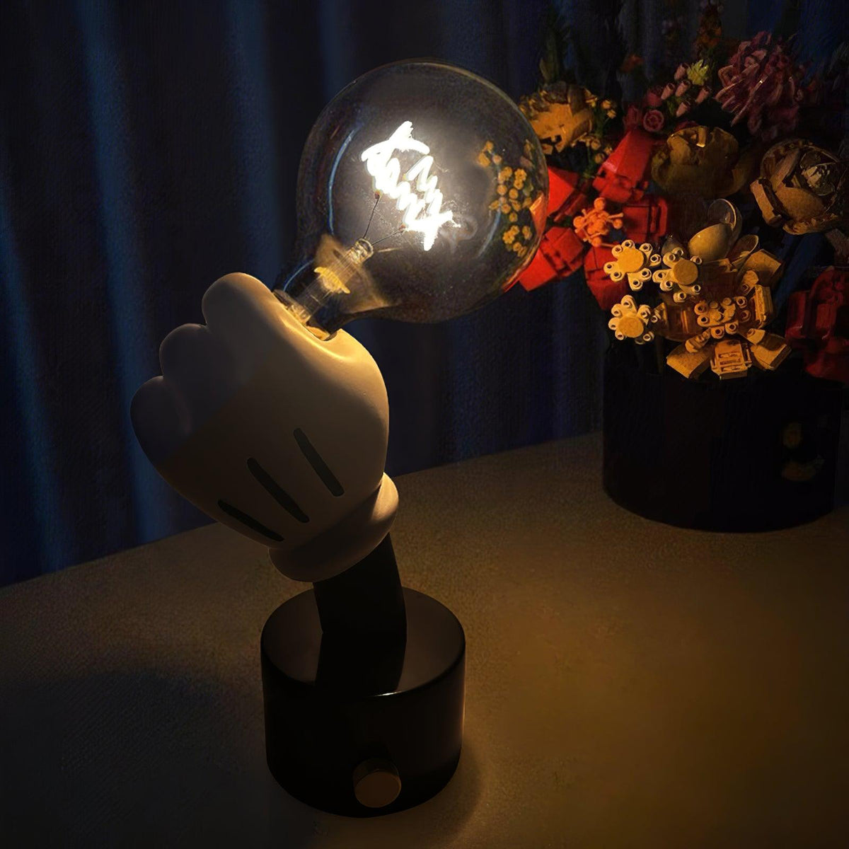 Cosoril tecknad bordslampa med handskar