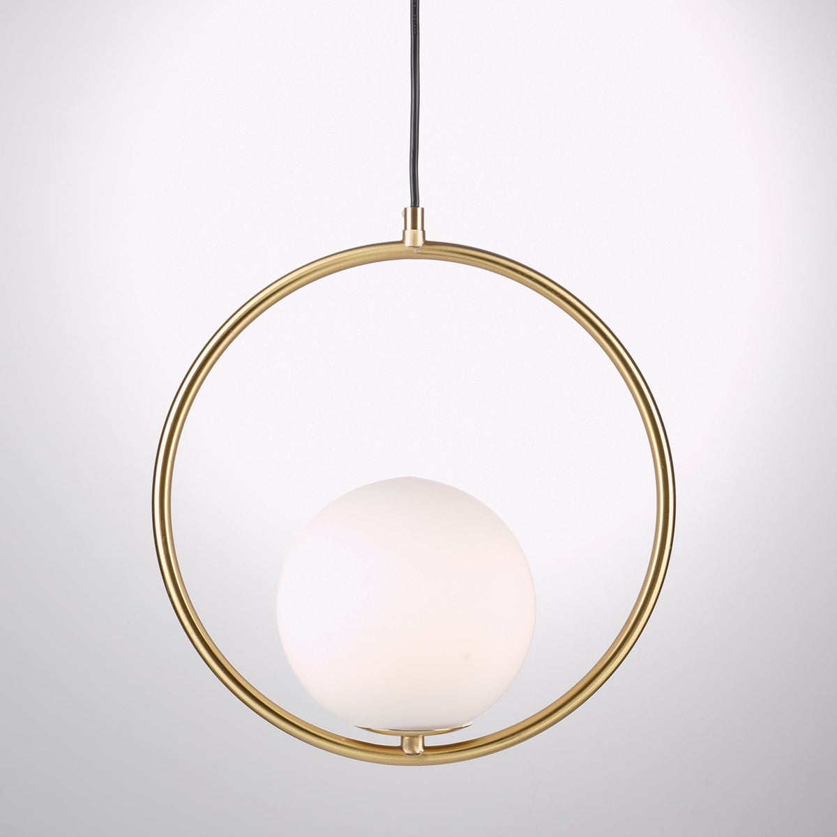 Orieria-messingpendel med moderne ring