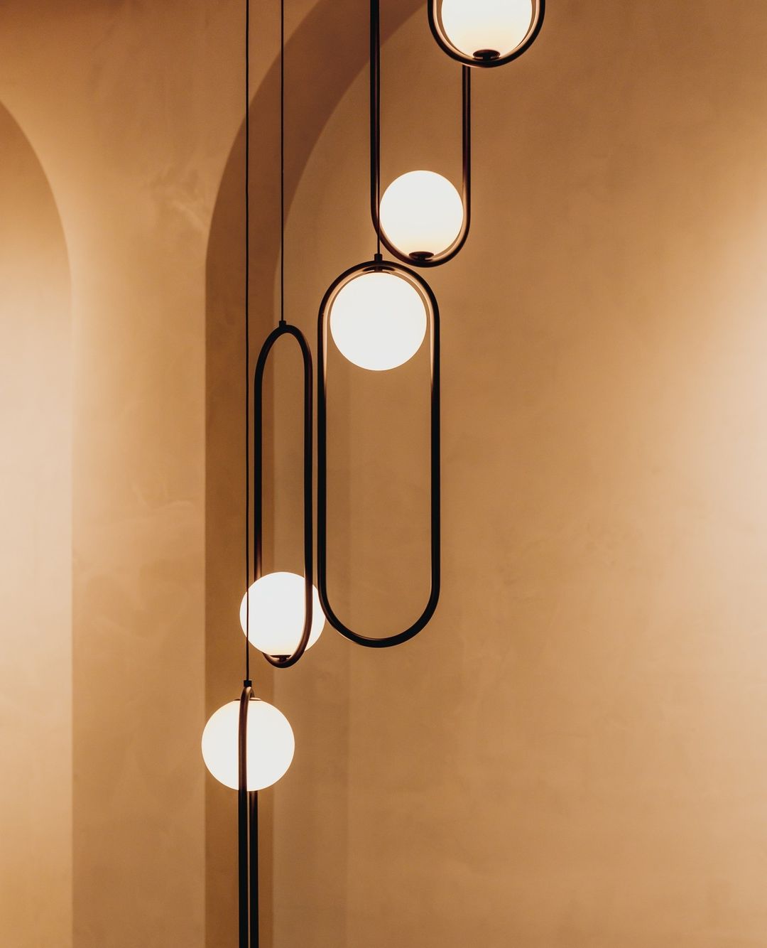 Orieria-messingpendel med moderne ring