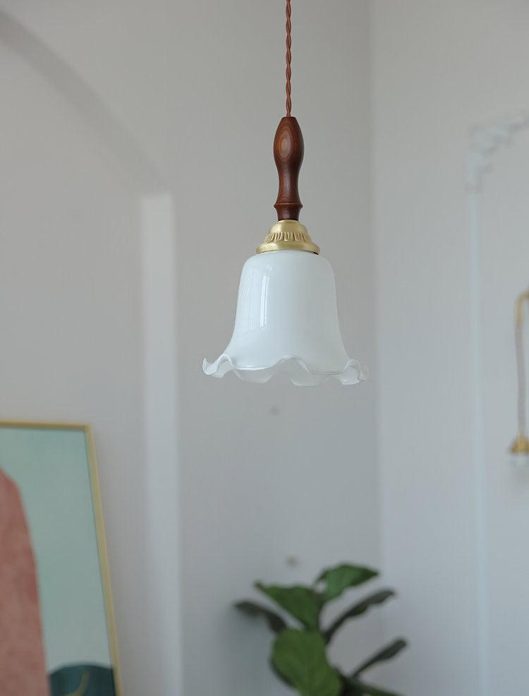 Floria pendellampa med mjölkvit blomma