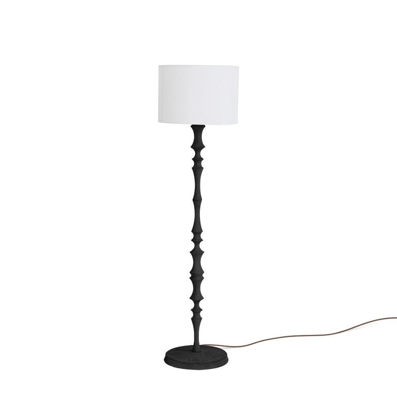 Vilten elegant gulvlampe i træ