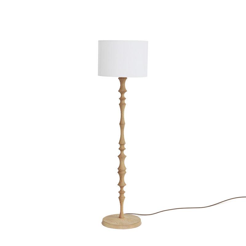 Vilten elegantti puulattiavalaisin