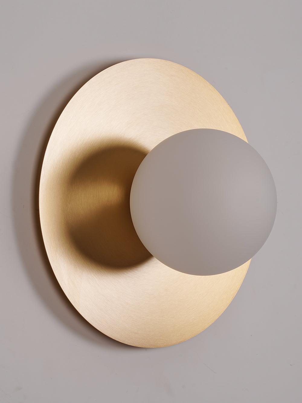 Elem modern minimalistisk rund vägglampa i konstglas och mässing