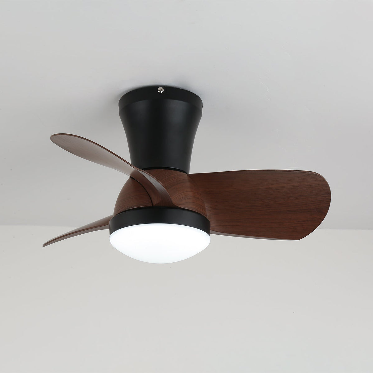 Ventoinha de teto com luz Aldaira em madeira moderna