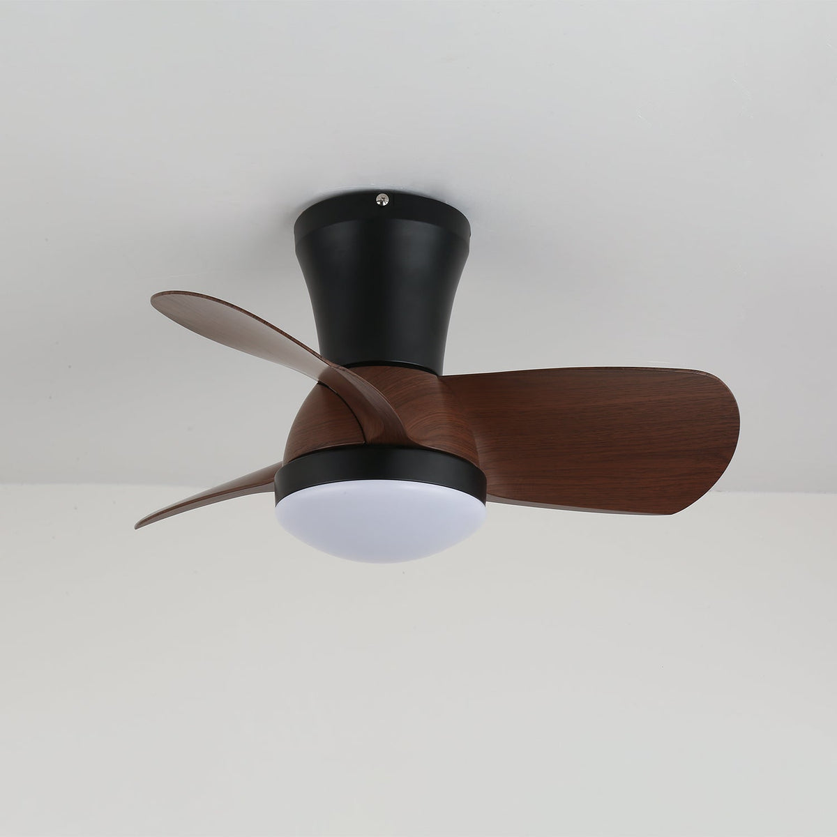 Ventoinha de teto com luz Aldaira em madeira moderna