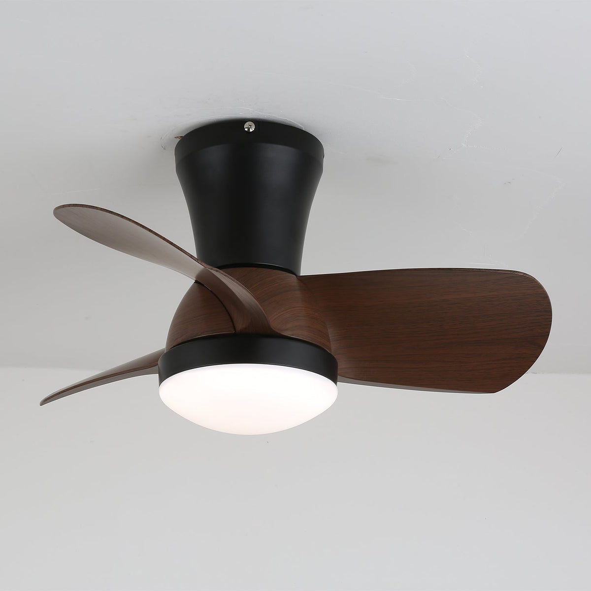 Ventoinha de teto com luz Aldaira em madeira moderna