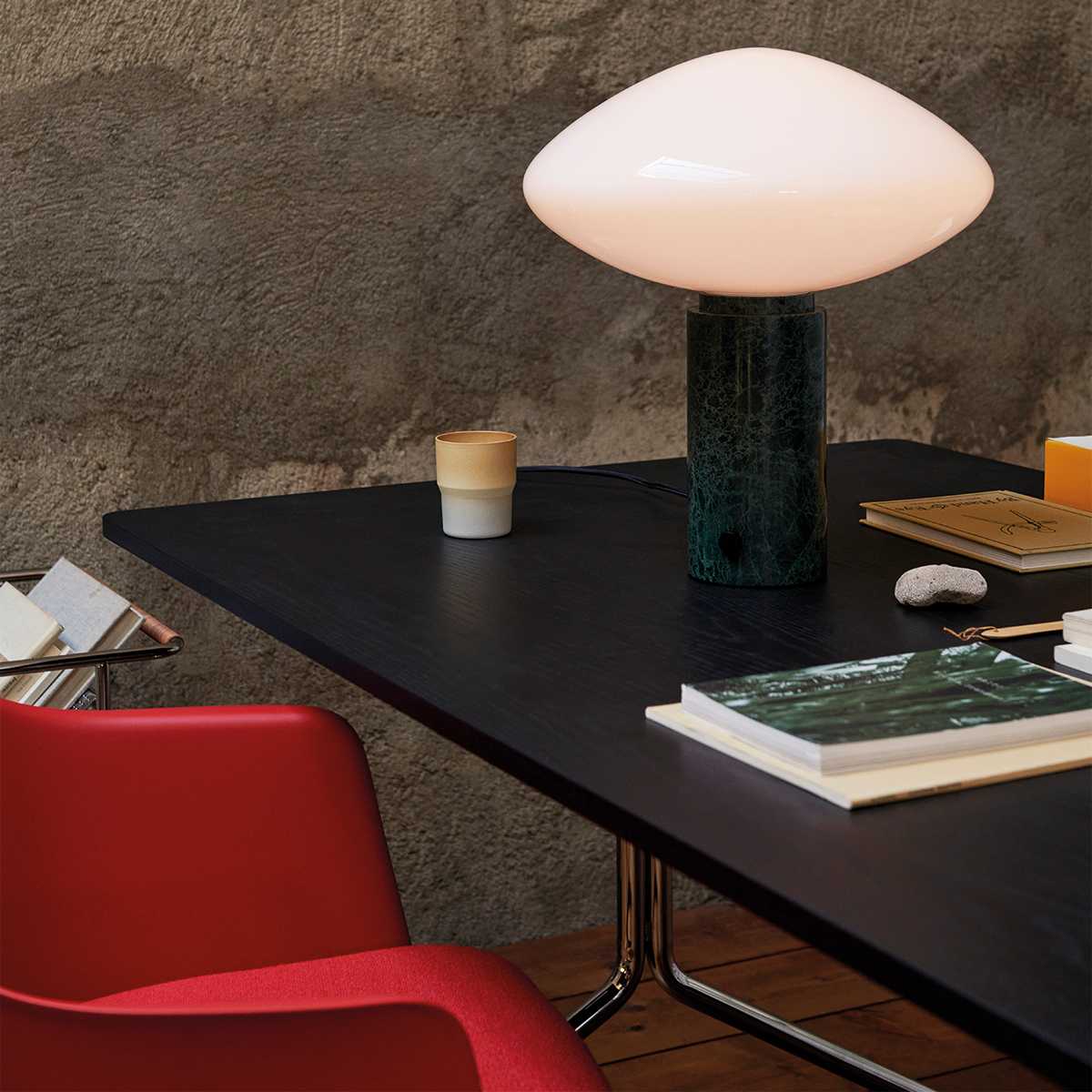 Lioralira Bordslampa med glasskärm och bas i grön marmor