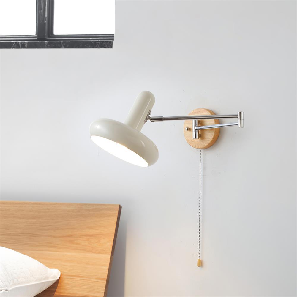 Vägglampa med svängbar arm, rundad skärm och dragkedja, modern retrostil