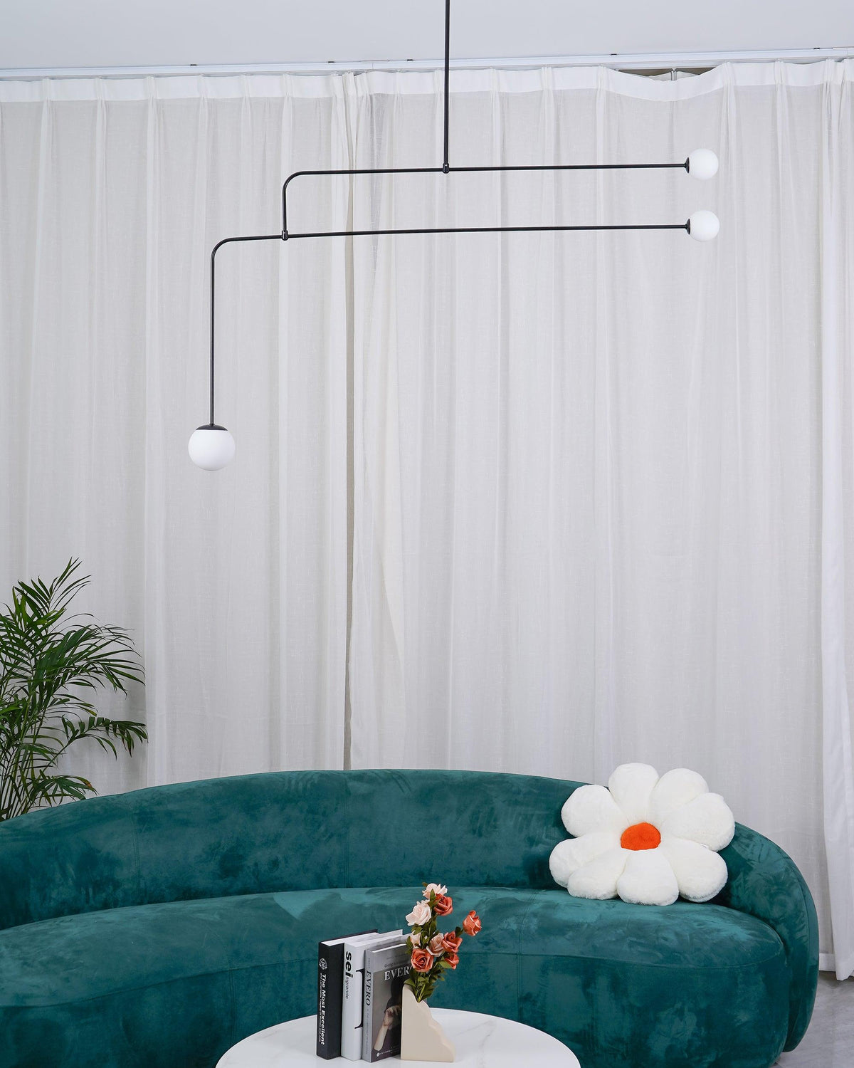 Candelabro Viraiseon móvel, preto e minimalista