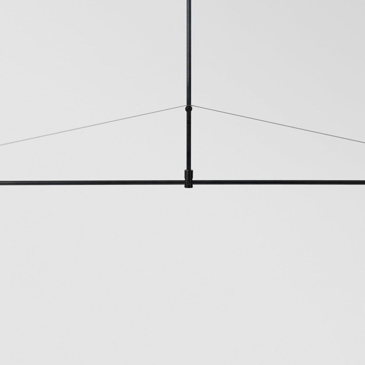 Candelabro Viraiseon móvel, preto e minimalista