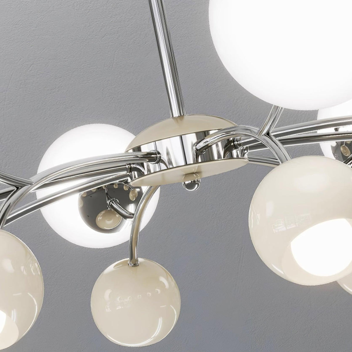 Eloria lysekrone med glaskuppel og kronbladsdesign, minimalistisk stemningsbelysning