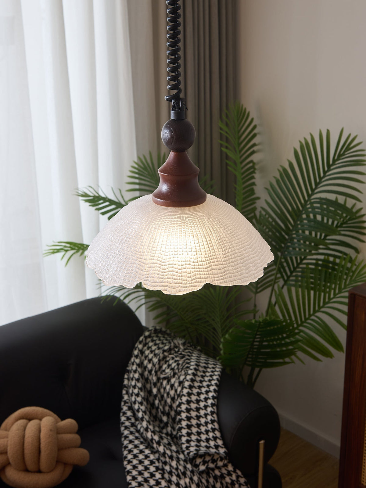 Nydoreth elegant vintage kunstnerisk pendellampe i træ
